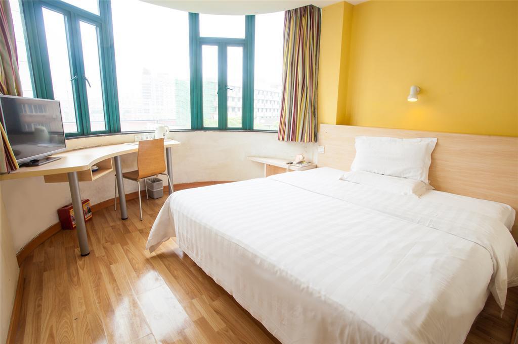 7Days Inn Shanghai Caobao Road Metro Station 객실 사진